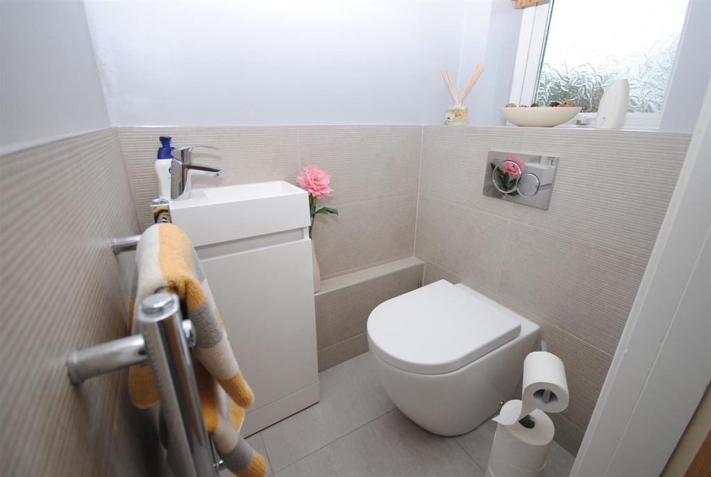 4pondfieldscrest WC.JPG