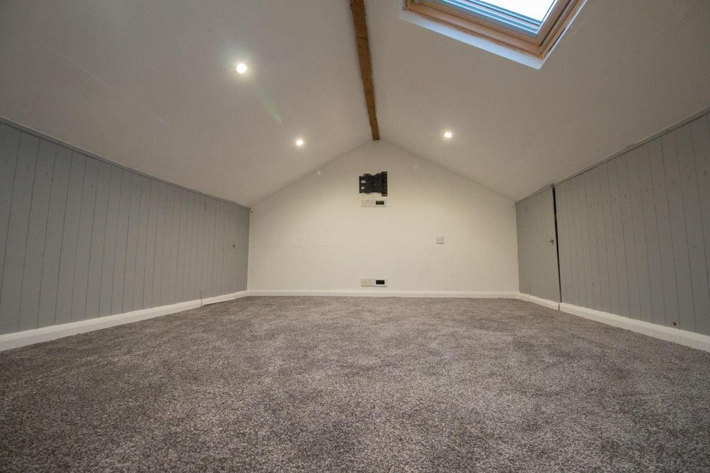 Hornby Road, Caton, Lancaster 2 bed terraced house £800 pcm (£185 pw)