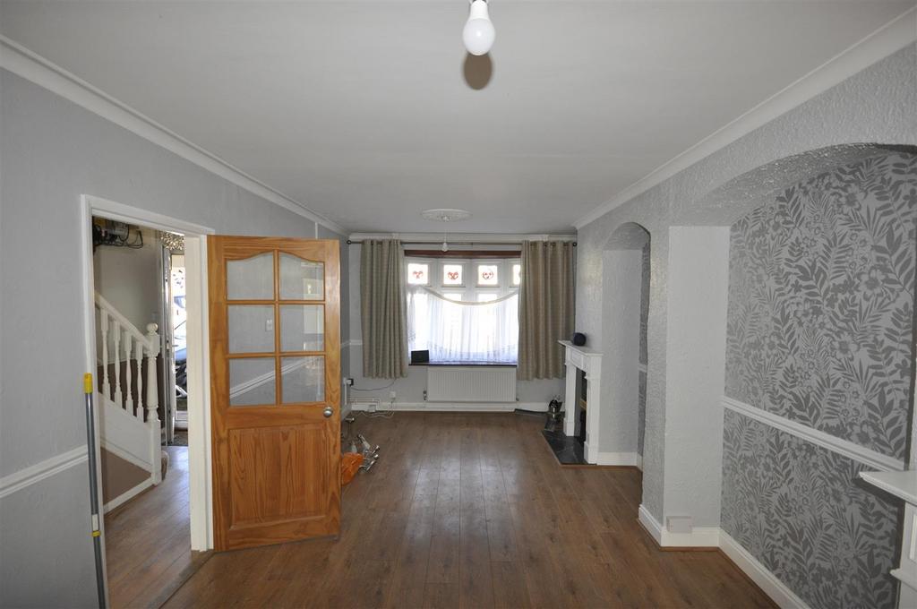 Barnmead Road, Dagenham 3 bed terraced house £1,800 pcm (£415 pw)