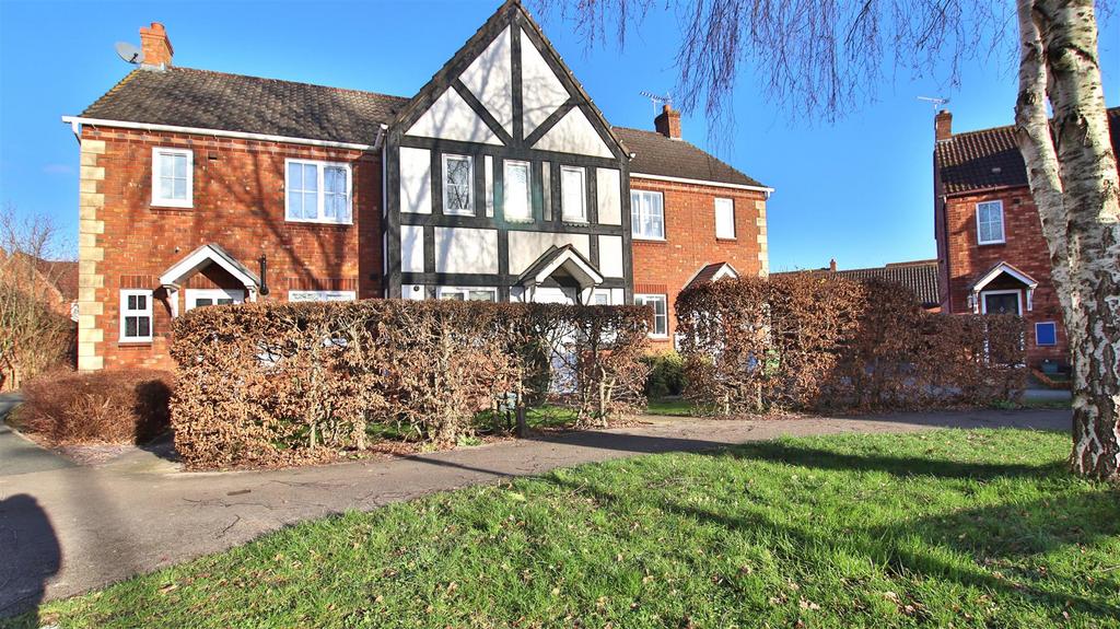 Graylag Crescent, Walton Cardiff, Tewkesbury 3 bed terraced house to