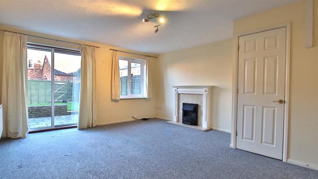 Graylag Crescent, Walton Cardiff, Tewkesbury 3 bed terraced house to rent £1,100 pcm (£254 pw)