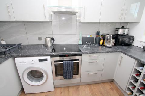 1 bedroom apartment for sale - Hazelbank Road, Chertsey, KT16