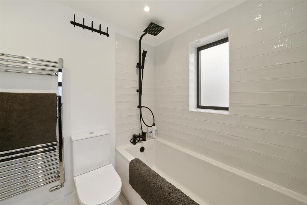 Contemporary family bathroom
