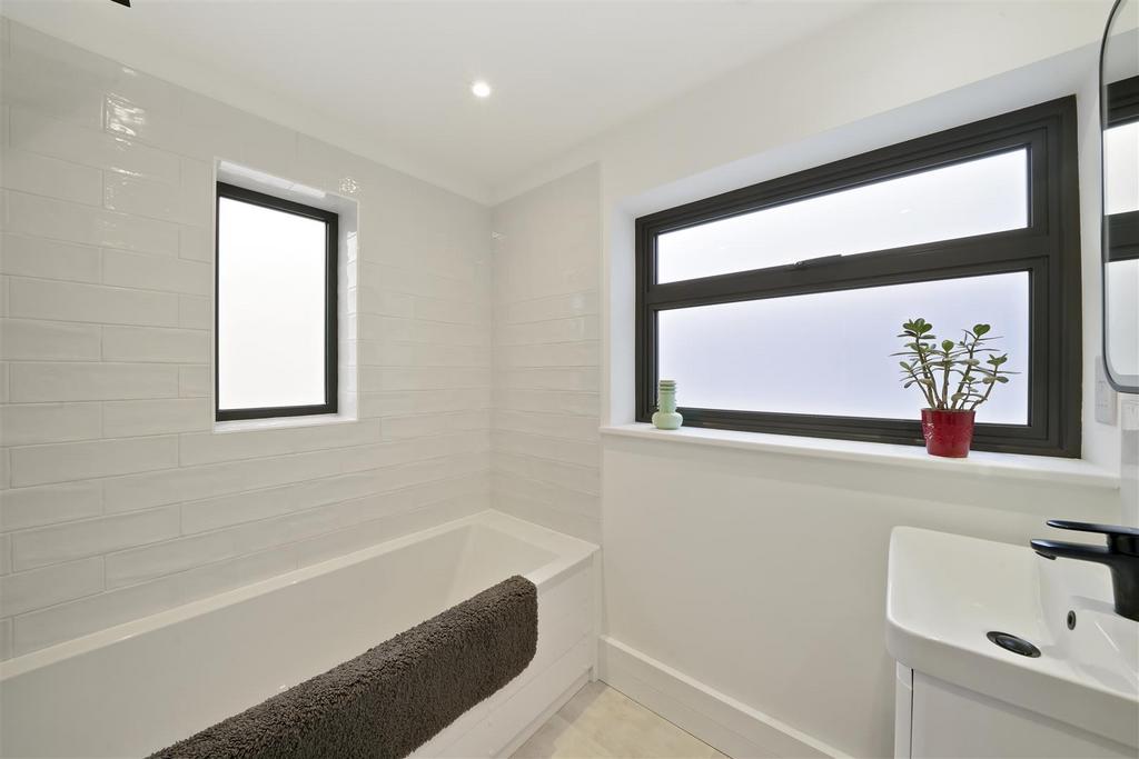 Contemporary family bathroom