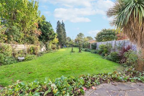 68 Bathurst Walk, Iver, SL0 9EG