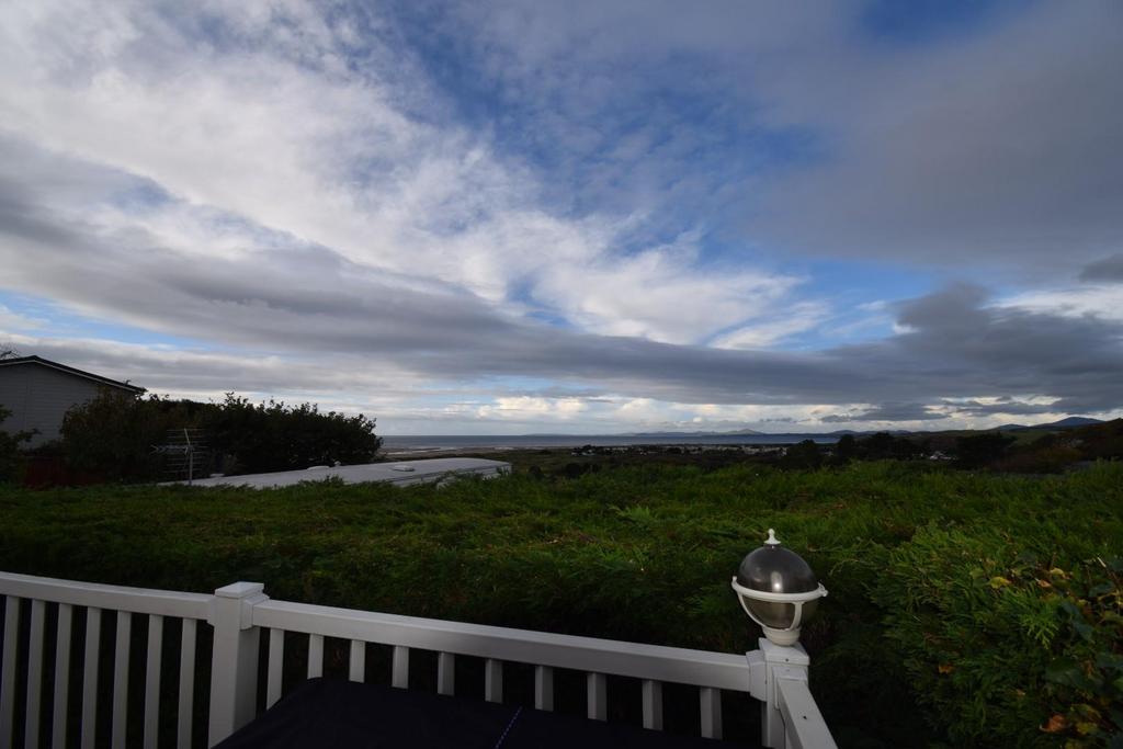 Garreg Wen, BorthYGest, Porthmadog 2 bed property for sale £57,500