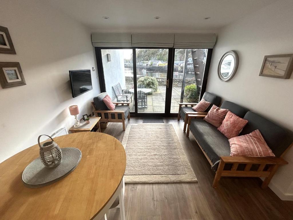 Living area.JPG
