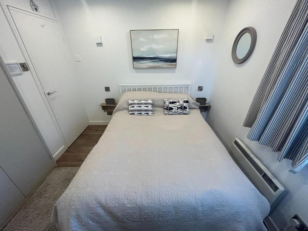 Main Bedroom 1.JPG