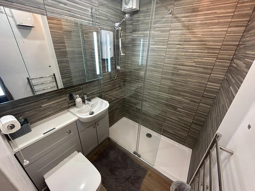 Bathroom.JPG