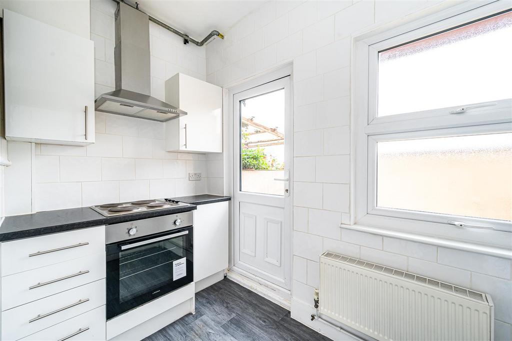 Finchley Road 2 bed property £1,972 pcm (£455 pw)