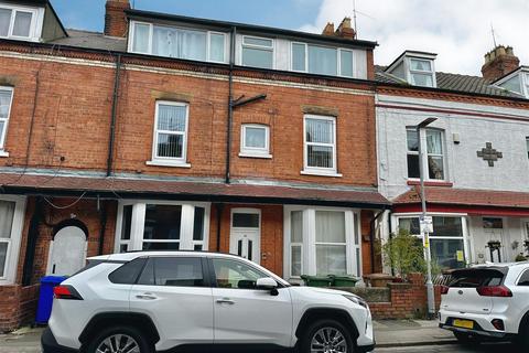 8 bedroom terraced house for sale, Clarence Road, Bridlington