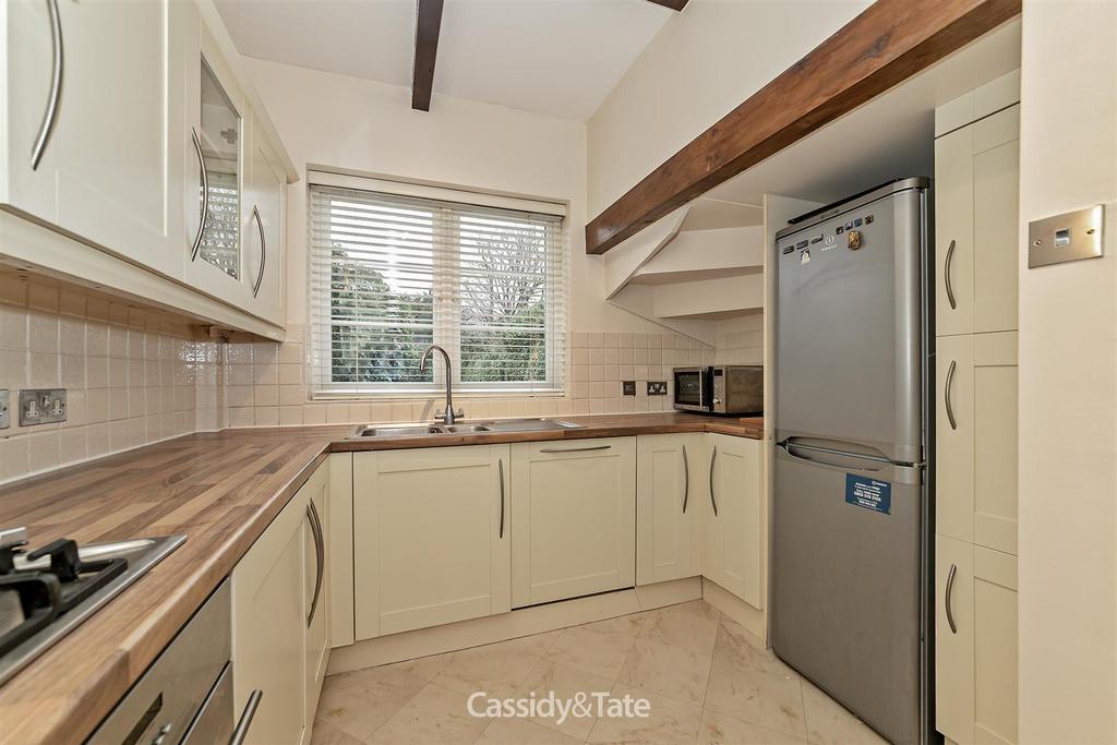 Colney Heath Lane, St. Albans 3 bed end of terrace house £500,000