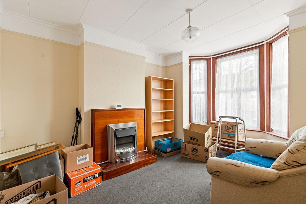 Royal Military Avenue, Folkestone, CT20 2 bed terraced house for sale £200,000