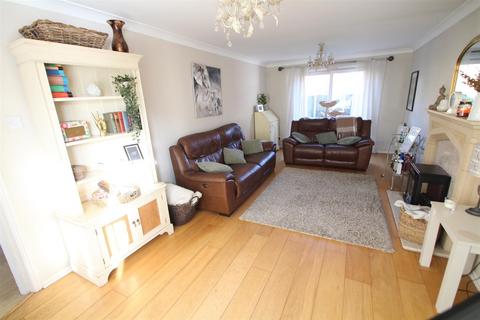 4 bedroom detached house for sale - Laburnum Way, Rayleigh
