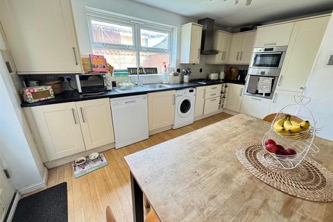 4 bedroom detached house for sale, Laburnum Way, Rayleigh