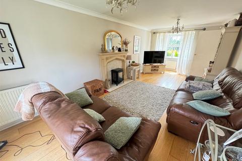 4 bedroom detached house for sale, Laburnum Way, Rayleigh