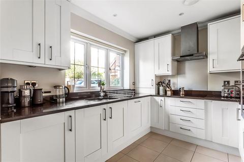 3 bedroom link detached house for sale - Churchill Gardens, Oxted