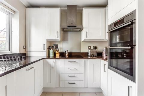 3 bedroom link detached house for sale - Churchill Gardens, Oxted