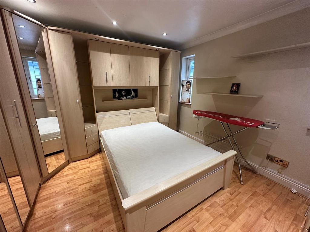 Pebworth Road, Harrow 1 bed in a house share £800 pcm (£185 pw)