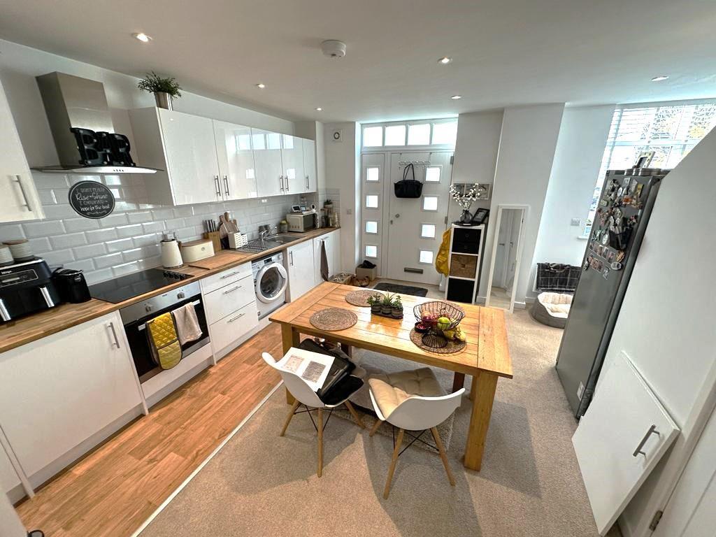 Charlie Mews 77 Alexandra Road, North Camp, Farnborough 3 bed terraced