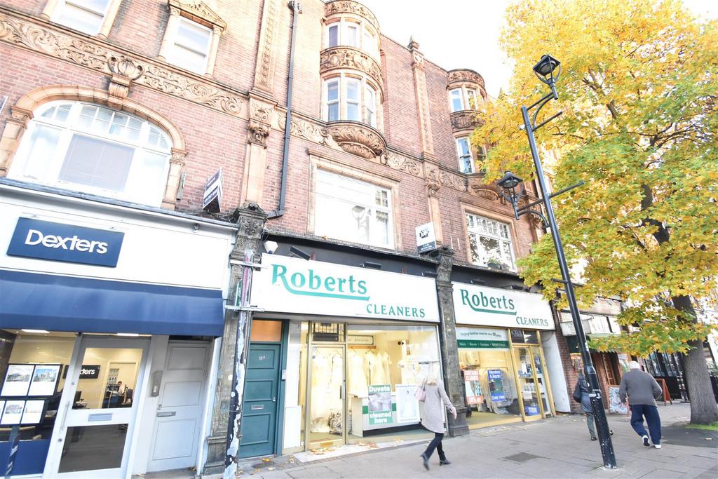 Claremont Road, Surbiton 1 bed flat £1,350 pcm (£312 pw)