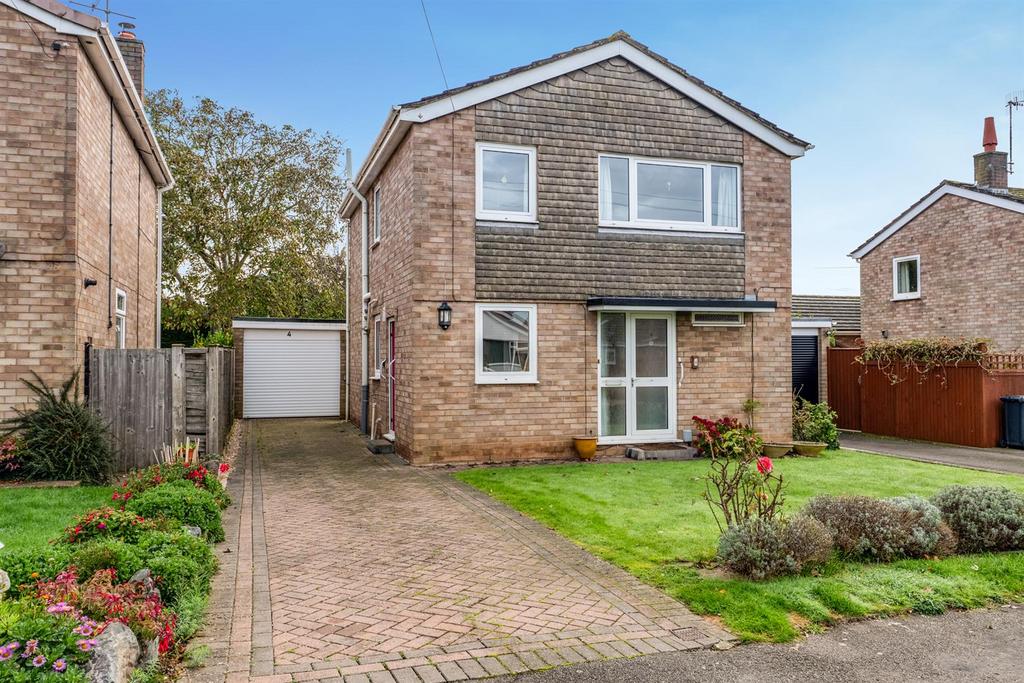 Walkers Road, StratfordUponAvon 3 bed detached house for sale £350,000