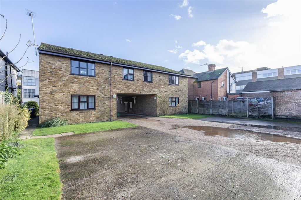 57b High Street, Addlestone, KT15 1 UA - 6.jpg