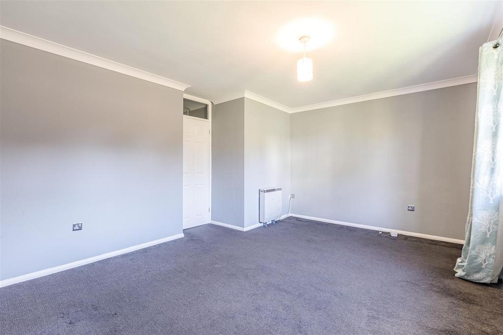 57b High Street, Addlestone, KT15 1 UA - 3.jpg