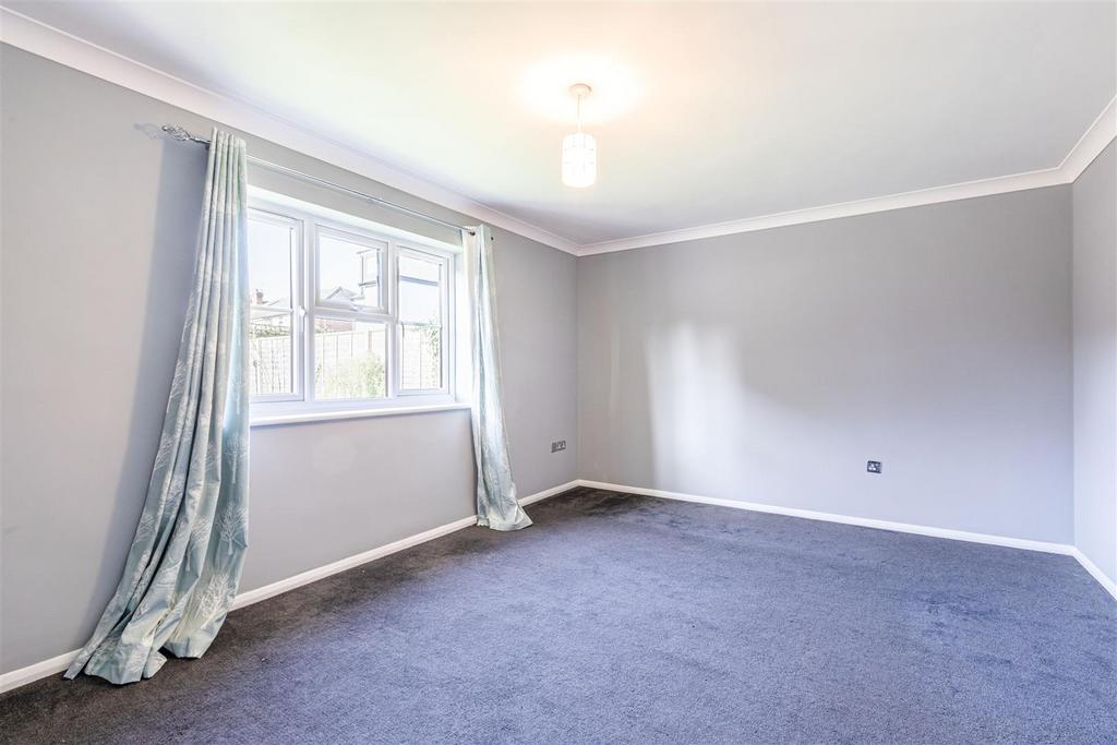 57b High Street, Addlestone, KT15 1 UA - 4.jpg