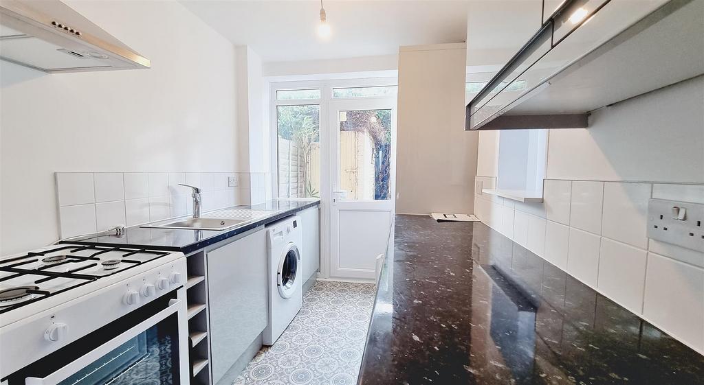 Whittaker Road, Slough, Slough 3 bed terraced house £1,600 pcm (£369 pw)