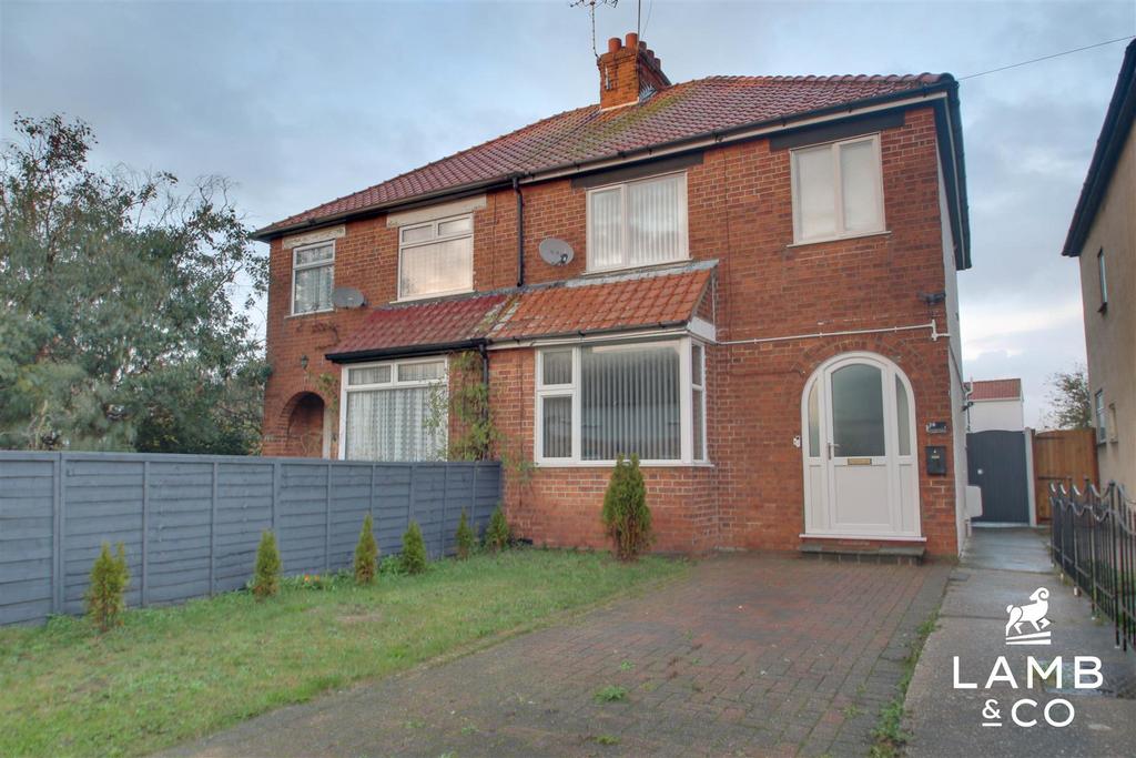 Coppins Road, ClactononSea CO15 3 bed semidetached house £1,400 pcm (£323 pw)