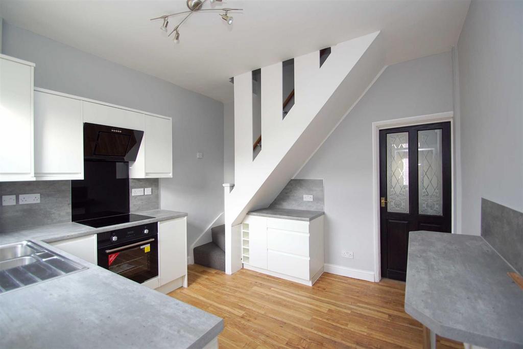 Beech Grove Terrace, Garforth, Leeds 2 bed terraced house £825 pcm (£