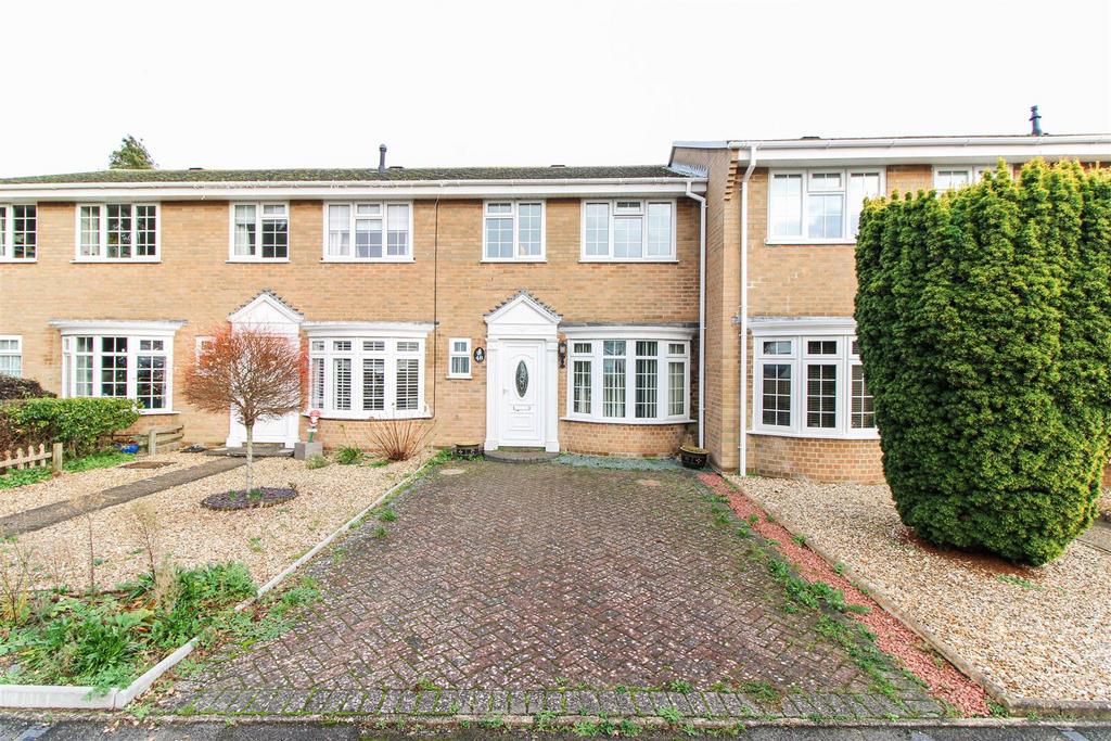 Warren Walk, Ferndown 3 bed semidetached house to rent £1,400 pcm (£