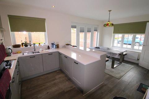 3 bedroom detached house to rent - NEAR BIRCH ROAD