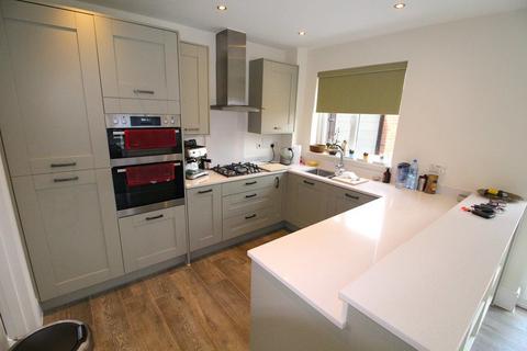 3 bedroom detached house to rent - NEAR BIRCH ROAD
