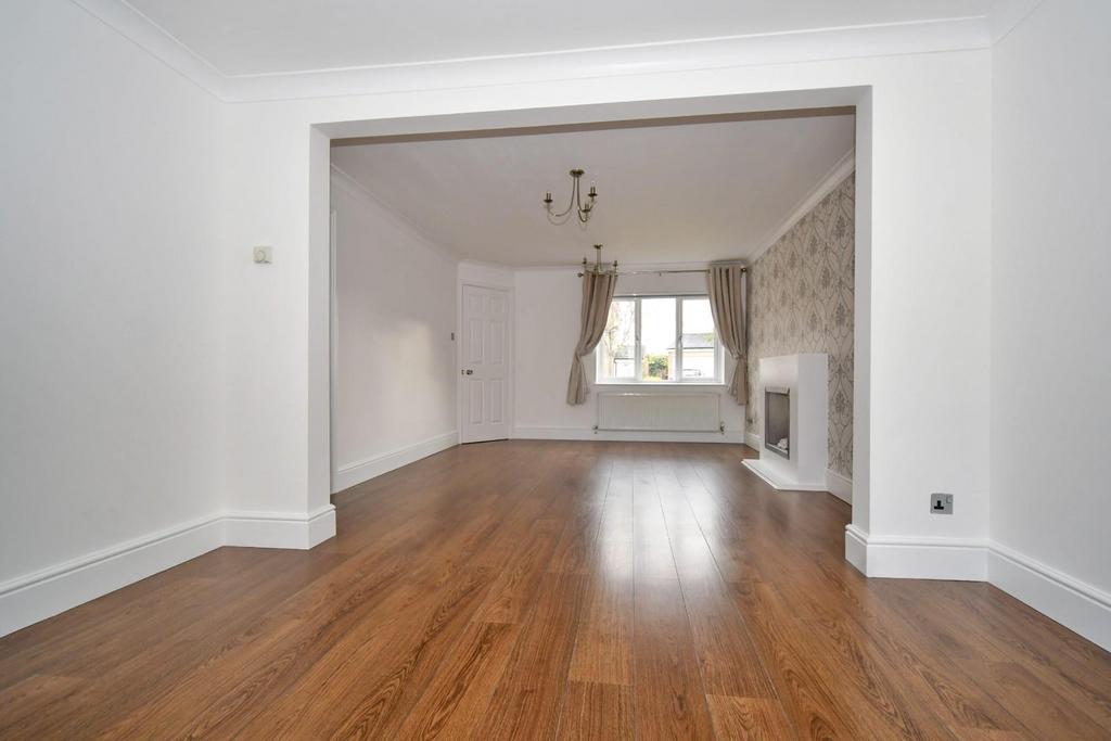 Crofters Lea, Yeadon, Leeds 4 bed house £1,850 pcm (£427 pw)
