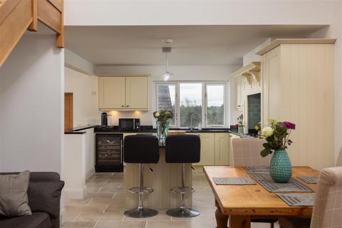 6 bedroom detached house for sale, Castle Hill View, Leeds LS17