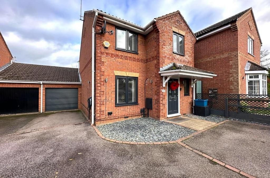 Farmhill Road, Southfields, Northampton NN3 3 bed detached house for