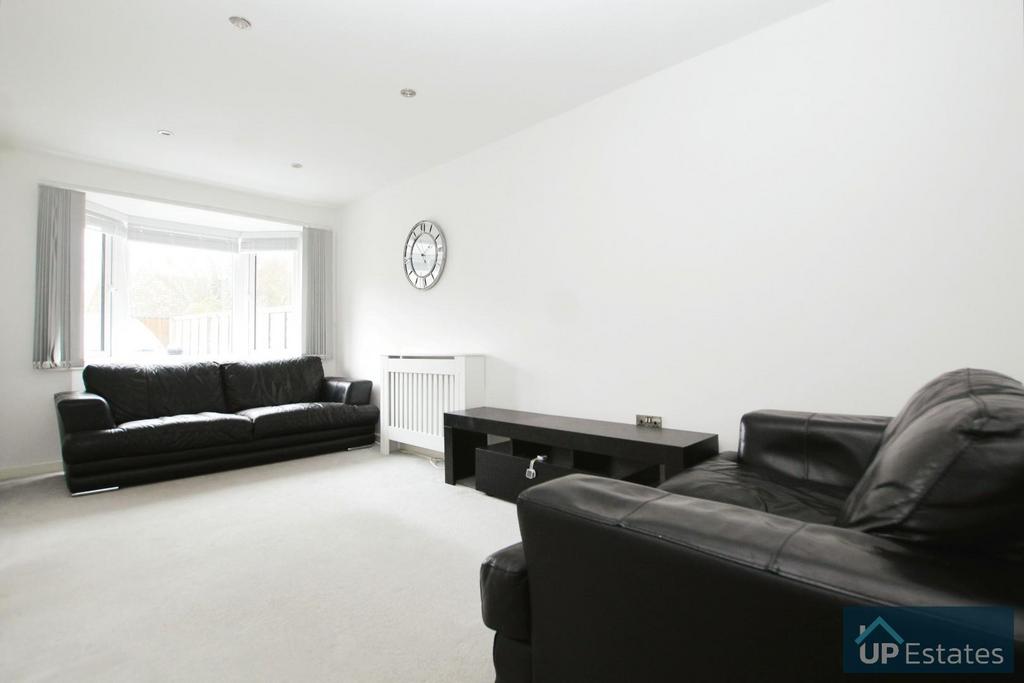 Lucerne Close, Coventry 4 bed semidetached house £1,300 pcm (£300 pw)