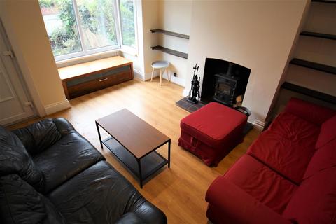5 bedroom terraced house to rent, Newport View, Burley, Leeds, LS6 3BX
