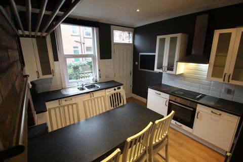 5 bedroom terraced house to rent, Newport View, Burley, Leeds, LS6 3BX