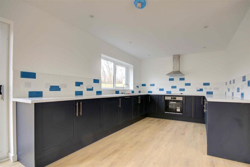 OPEN PLAN KITCHEN/DINING &amp; SITTING ROOM