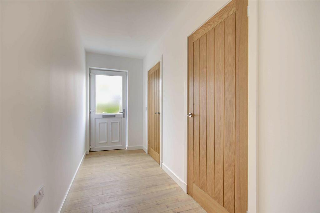 VESTIBULE &amp; HALL