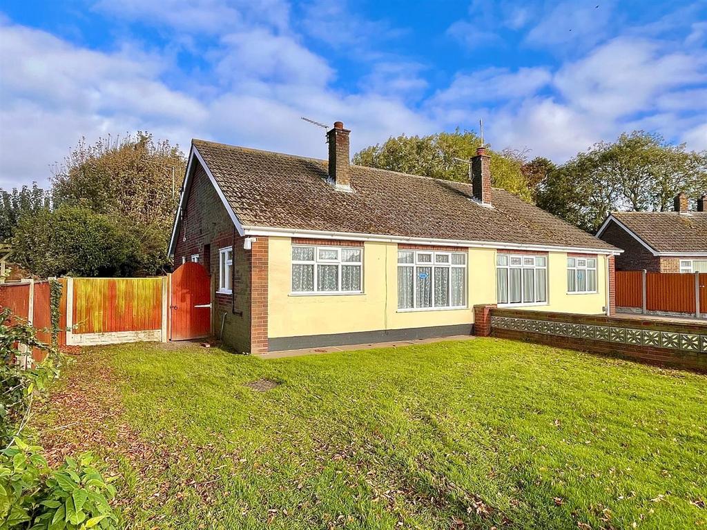 North Road, Hemsby 2 bed semidetached bungalow for sale £225,000
