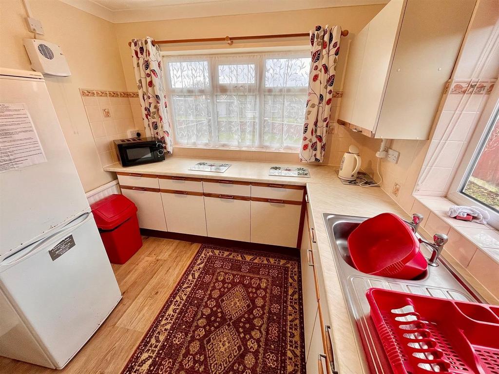 North Road, Hemsby 2 bed semidetached bungalow for sale £225,000