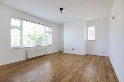3 bedroom flat to rent, Harpenden AL5
