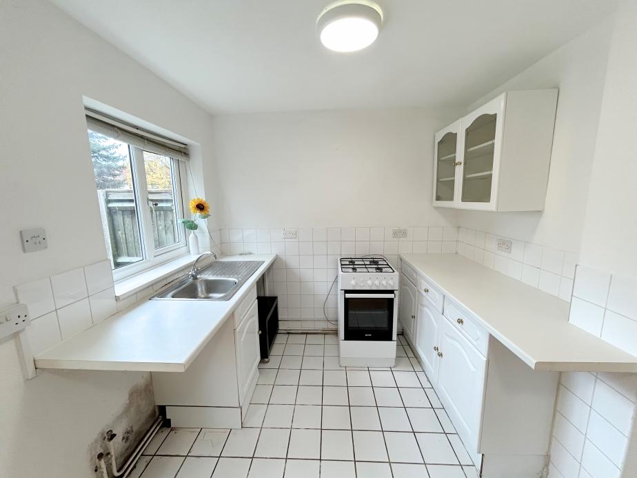 Green Lane, Morden 1 bed flat £1,200 pcm (£277 pw)