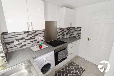 2 bedroom flat for sale, Shortlands Close, Belvedere, DA17