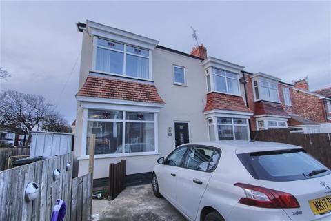 3 bedroom terraced house to rent, Oak Road, Redcar