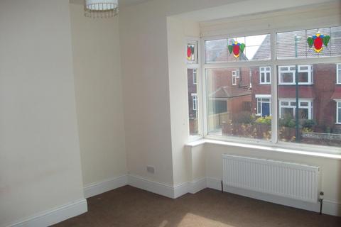 3 bedroom terraced house to rent, Oak Road, Redcar